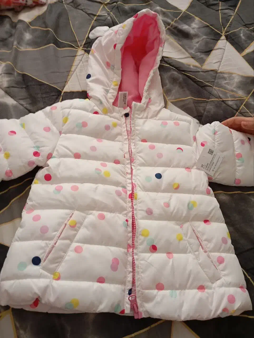 کاپشن  بچه خارجی نو.  یک تا دو سال میخوره|کفش و لباس بچه|ری, علایین|دیوار