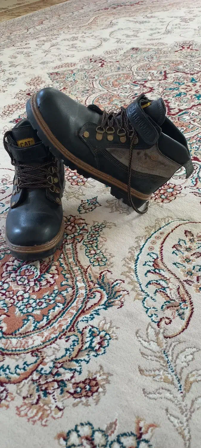 کتونی نیم بوت سایز۳۸ محل سکونت خرم ابادهستم|کیف، کفش، کمربند|رومشکان, |دیوار