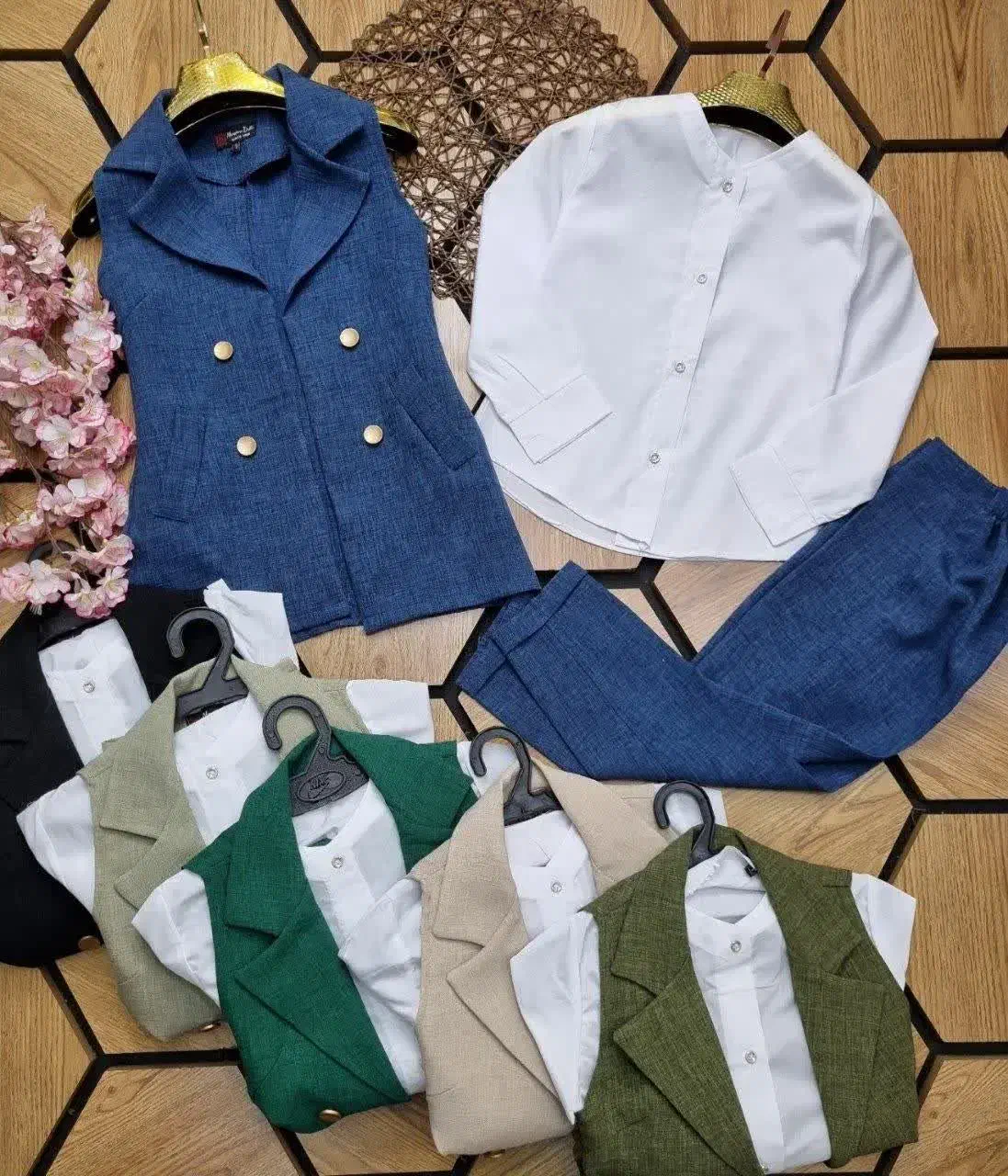 سه تیکه دخترانه/لباس مجلسی/شومیز و شلوار و جلیقه|کفش و لباس بچه|قم, دروازه چوبی|دیوار