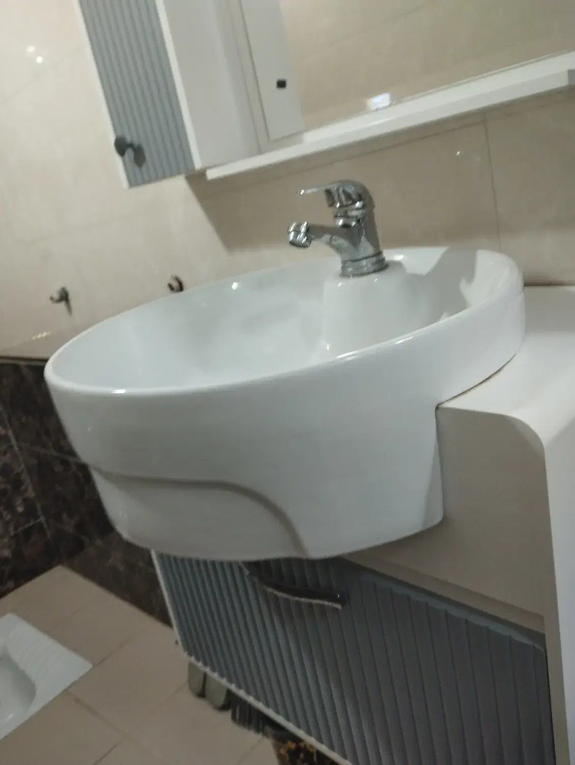 روشویی تازه ونو|لوازم سرویس بهداشتی|سنندج, |دیوار