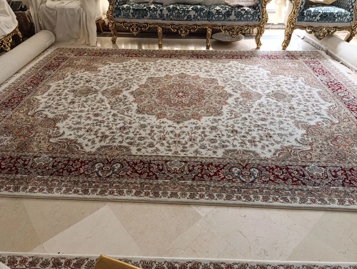 یک تخته فرش ۹ متری ۷۰۰ شانه عظیم زاده|فرش|اندیشه, اندیشه فاز ۴|دیوار