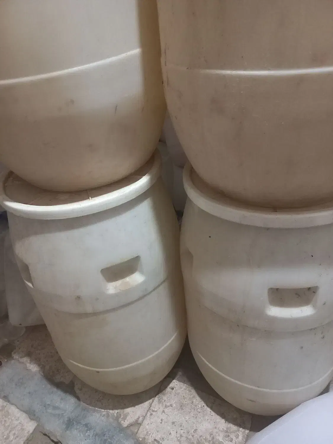 بشکه ۱۲۰کیلویی|ظروف نگهدارنده، پلاستیکی، یک‌بارمصرف|قم, چهار مردان|دیوار