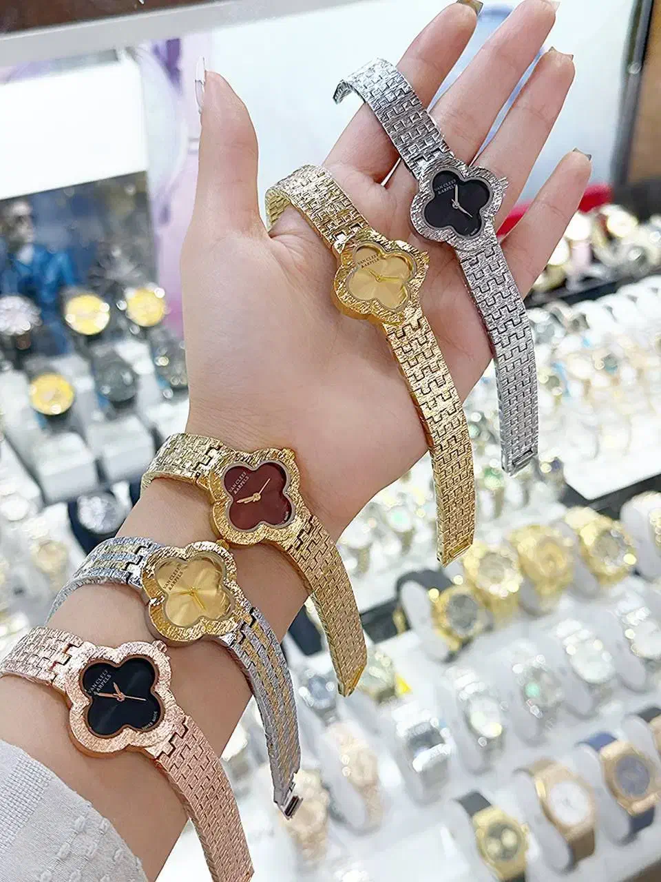 ساعت پرفروش swistrackدر رنگبندی جذاب|ساعت|خوی, |دیوار