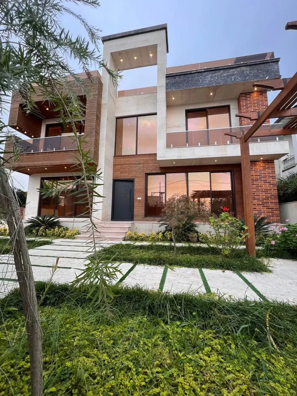 ویلا350متری%لاکچری% سنددار%اقسلط بلند مدت دلر*|فروش خانه و ویلا|نوشهر, |دیوار