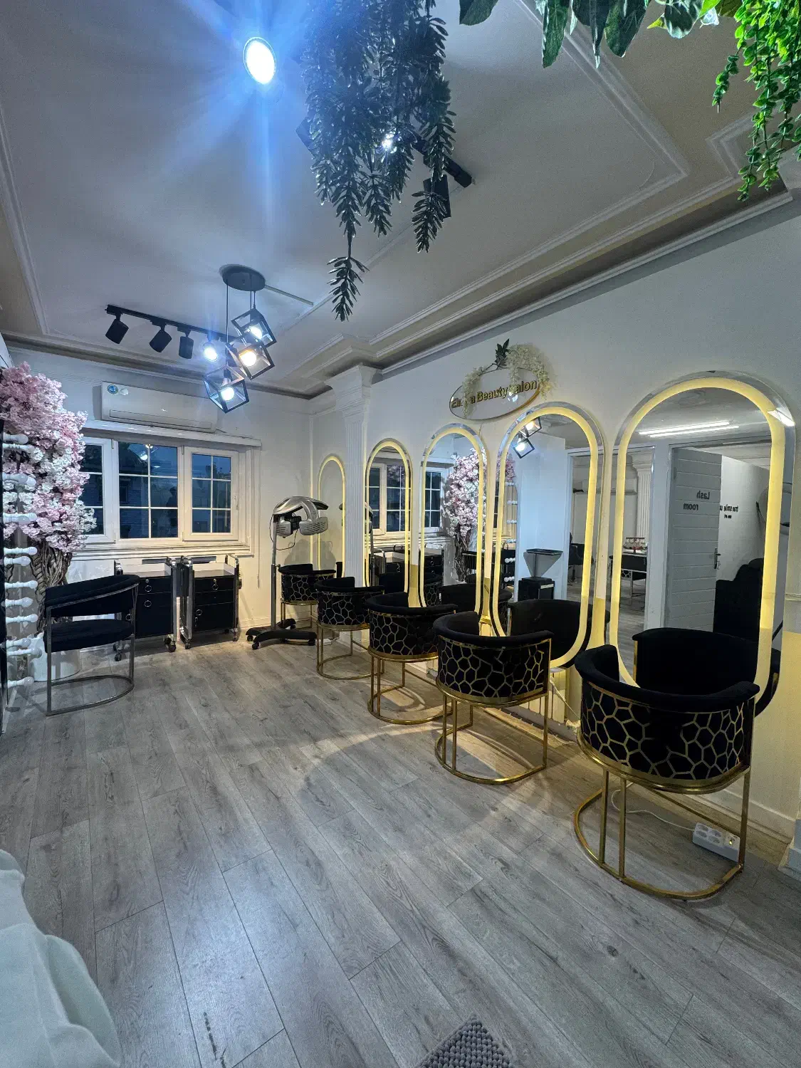 واگذاری سالن با تمام تجهیزات|اجارهٔ دفتر کار، اتاق اداری، مطب|رشت, دیلمان|دیوار