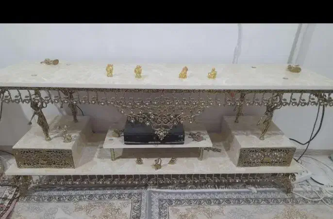 میز تلویزیون برنز جنس قدیمی|کلکسیون اشیاء عتیقه|کرمانشاه, |دیوار