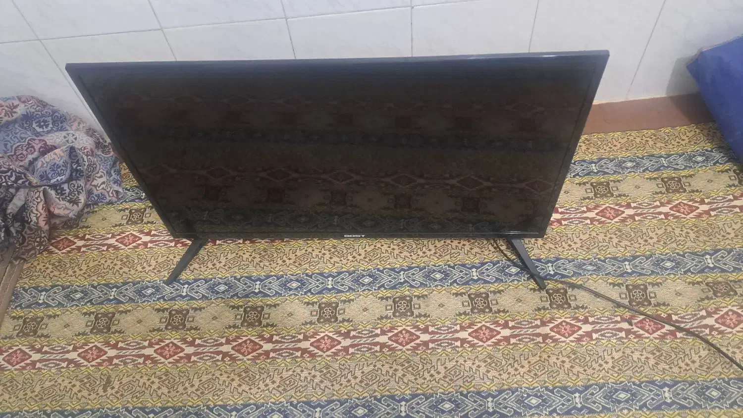 تلویزیون ۳۲ اینچ بوست|تلویزیون و پروژکتور|چهارباغ, |دیوار