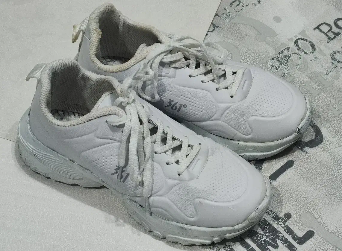 سه جفت کفش اسپرت|کیف، کفش، کمربند|بهبهان, |دیوار