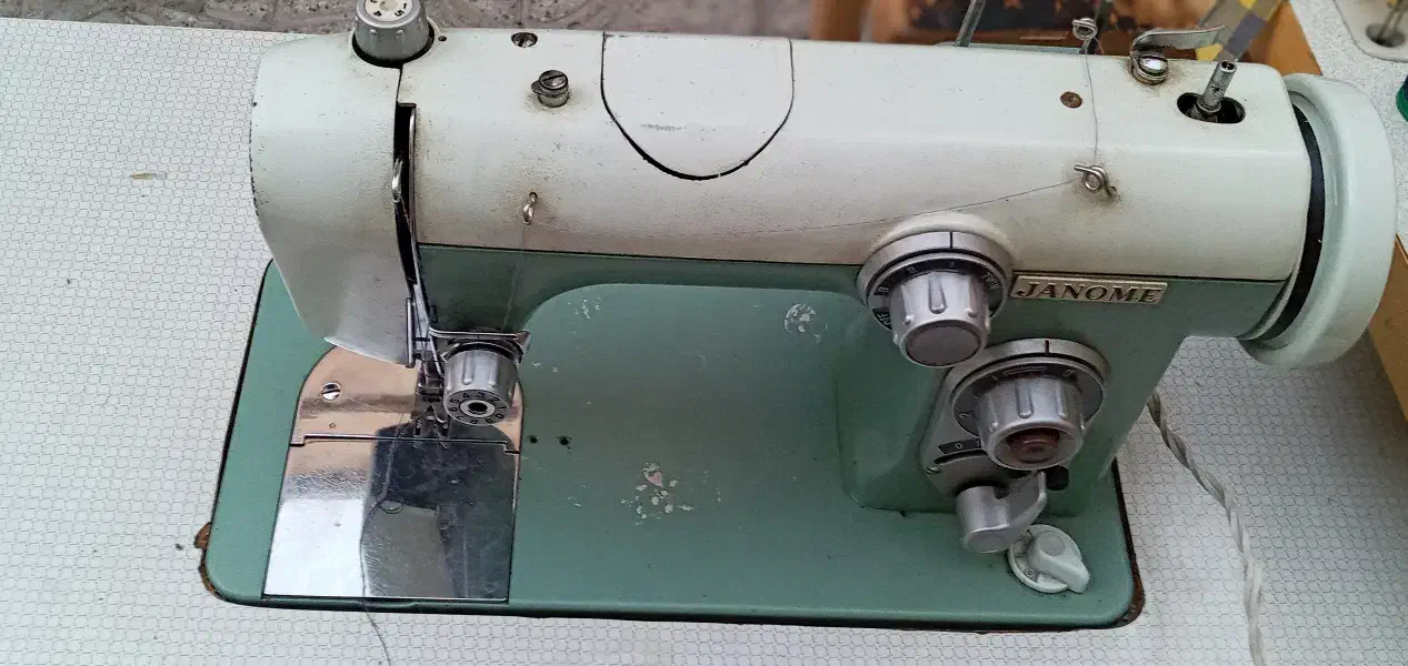 چرخ مادگی ژانومه|چرخ خیاطی و ریسندگی|بروجرد, |دیوار