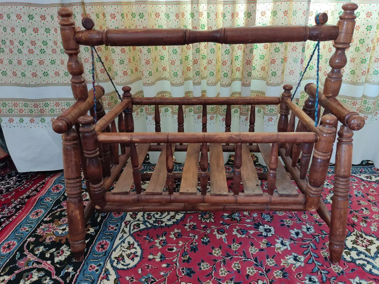 گهواره چوبی|اسباب و اثاث بچه|اسفراین, |دیوار