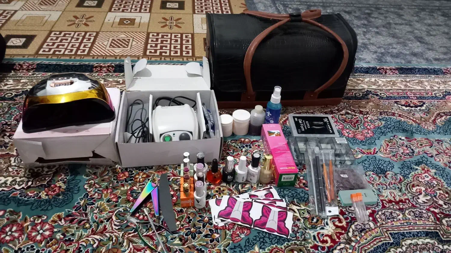 ست کامل ناخن کاری در حد نو همراه با ساک|آرایشگاه و سالنهای زیبایی|خرمآباد, |دیوار