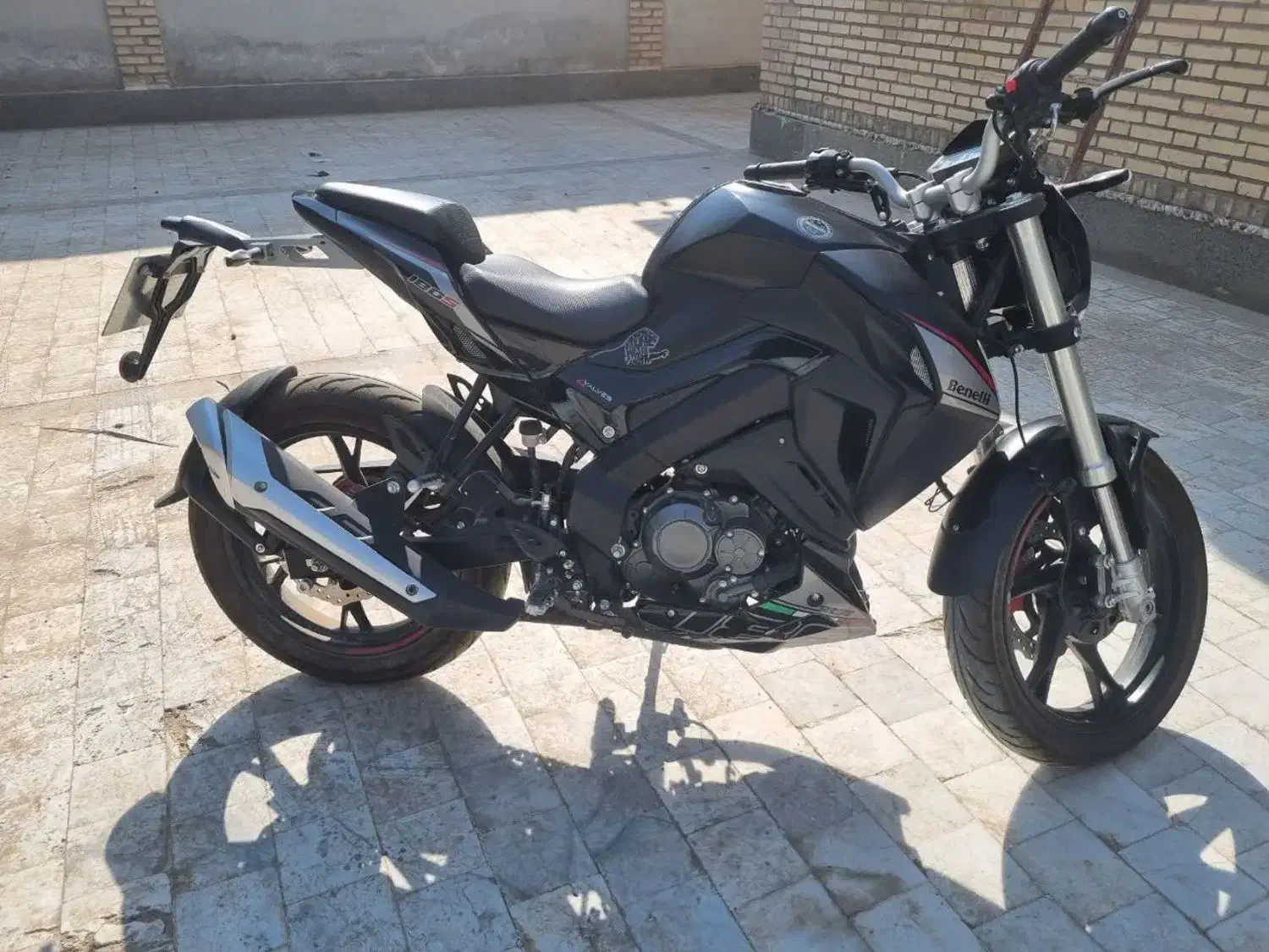 بنلی 180 اس|موتورسیکلت|طبس, |دیوار