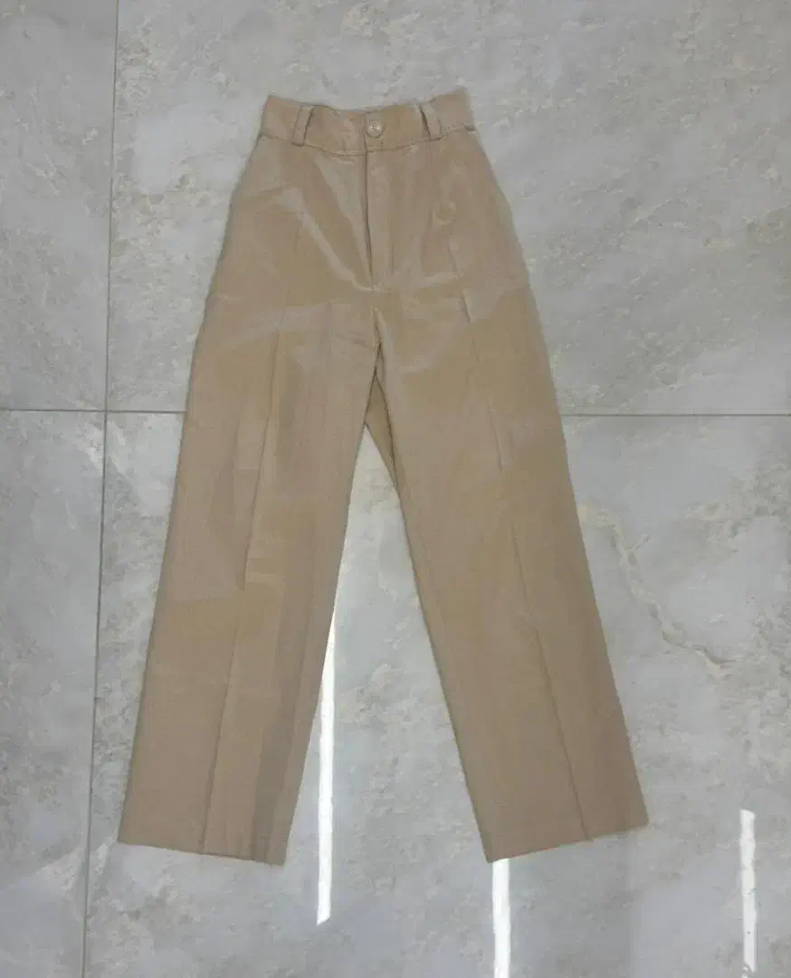 شلوار لی و لنین|لباس|اصفهان, برازنده|دیوار