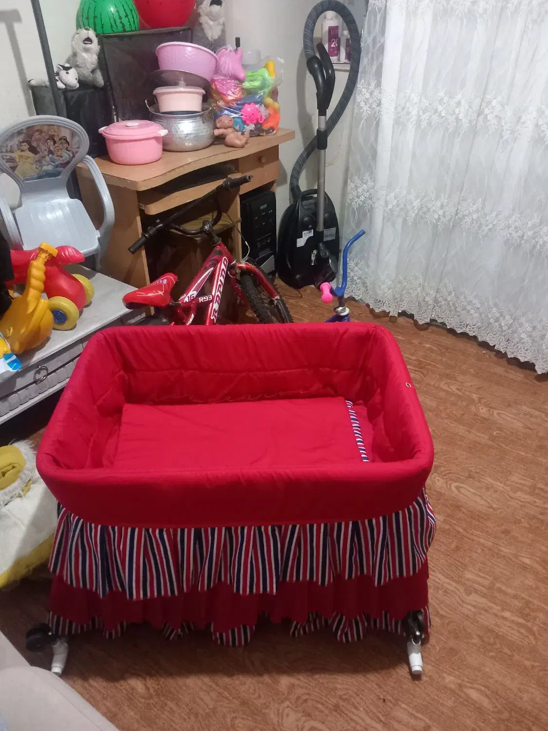 گهواره کاملا نو و سالم با تور|اسباب و اثاث بچه|شهریار, حصار ساتی|دیوار