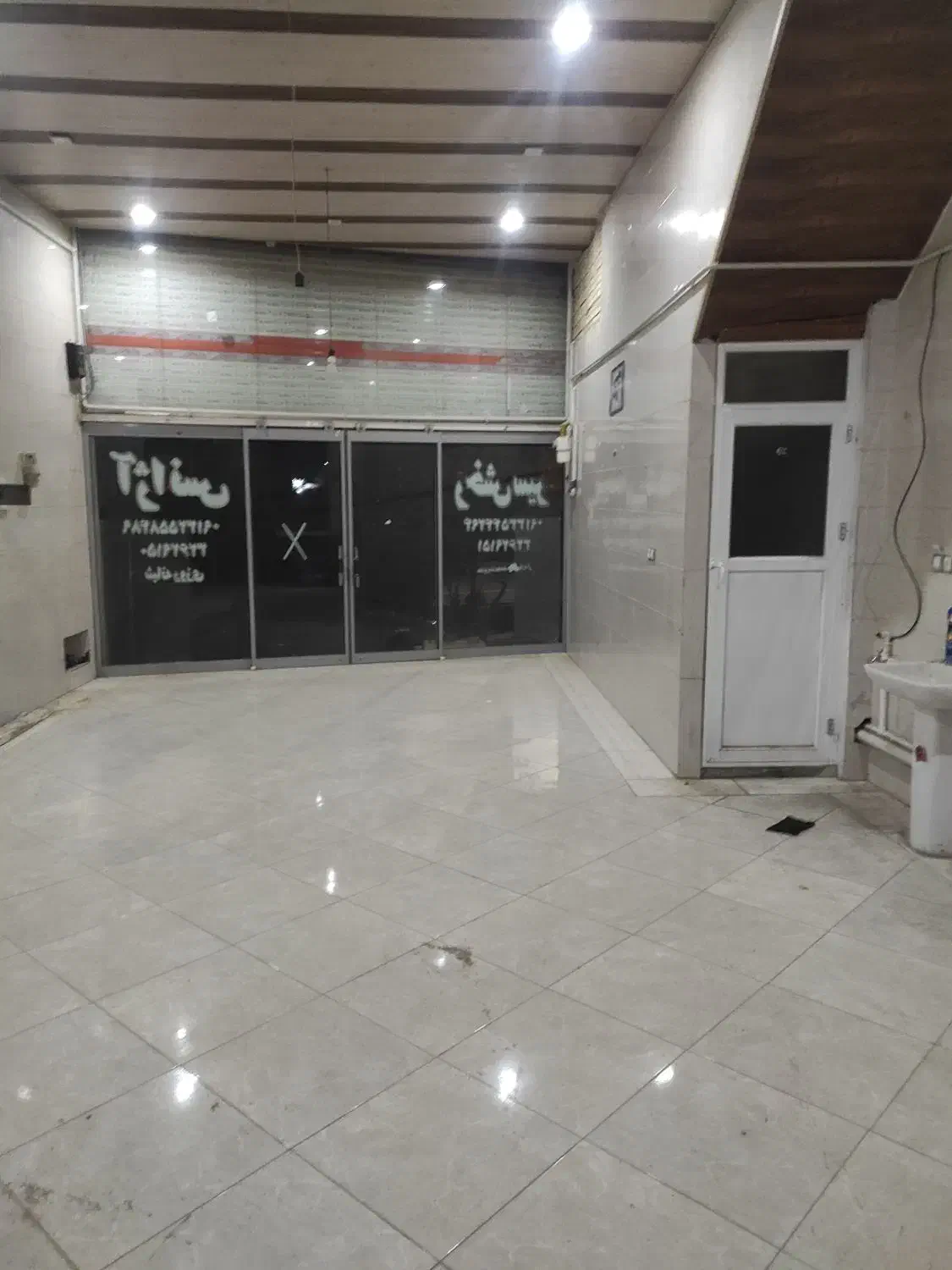 مغازه نبش خ دانشگاه آزاد تفت|اجارهٔ مغازه و غرفه|تفت, |دیوار