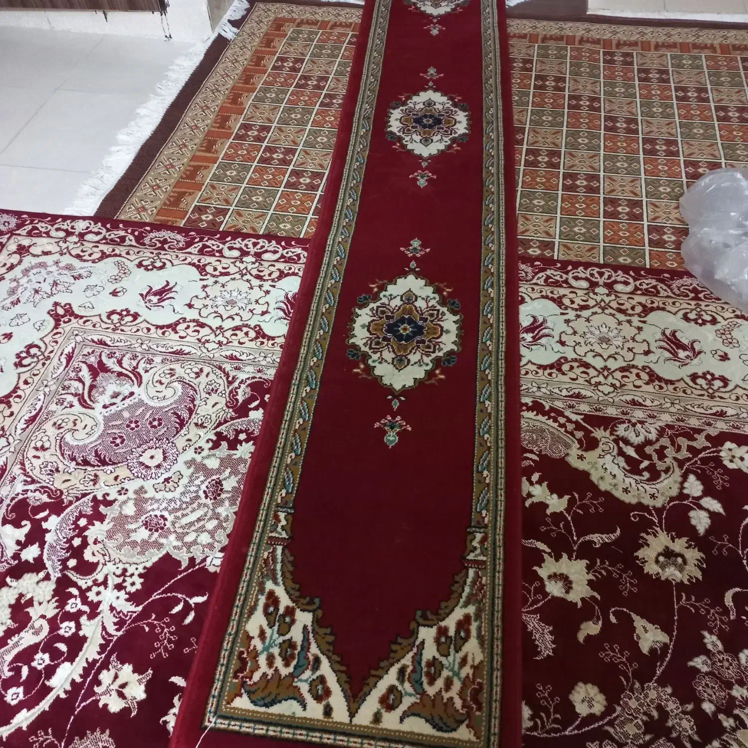 کنار فرش زیبا تمام نخ|فرش|شیراز, دلگشا|دیوار