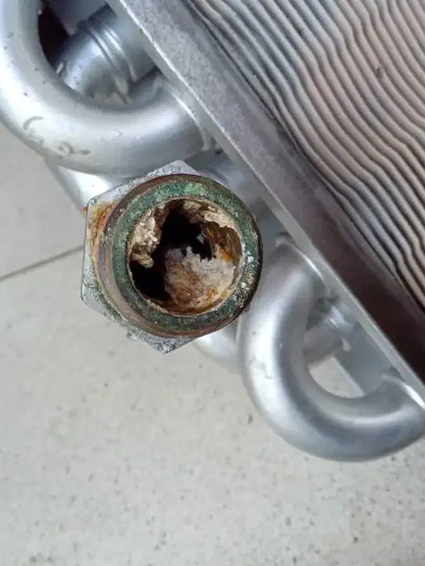 نصب و تعمیرات انواع پیکج و کولرگازی|خدمات پیشه و مهارت|فولادشهر, B4|دیوار