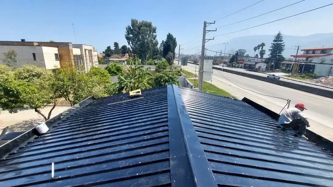 پوشش سقف شیروانی حلب وآب بندی ایرانیت وناودان|خدمات پیشه و مهارت|نوشهر, |دیوار