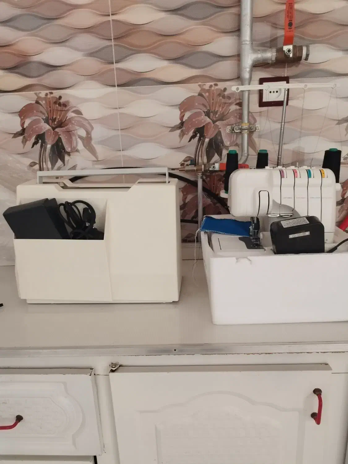 2  تا نیولایف برابر آکبند|چرخ خیاطی و ریسندگی|ارومیه, |دیوار