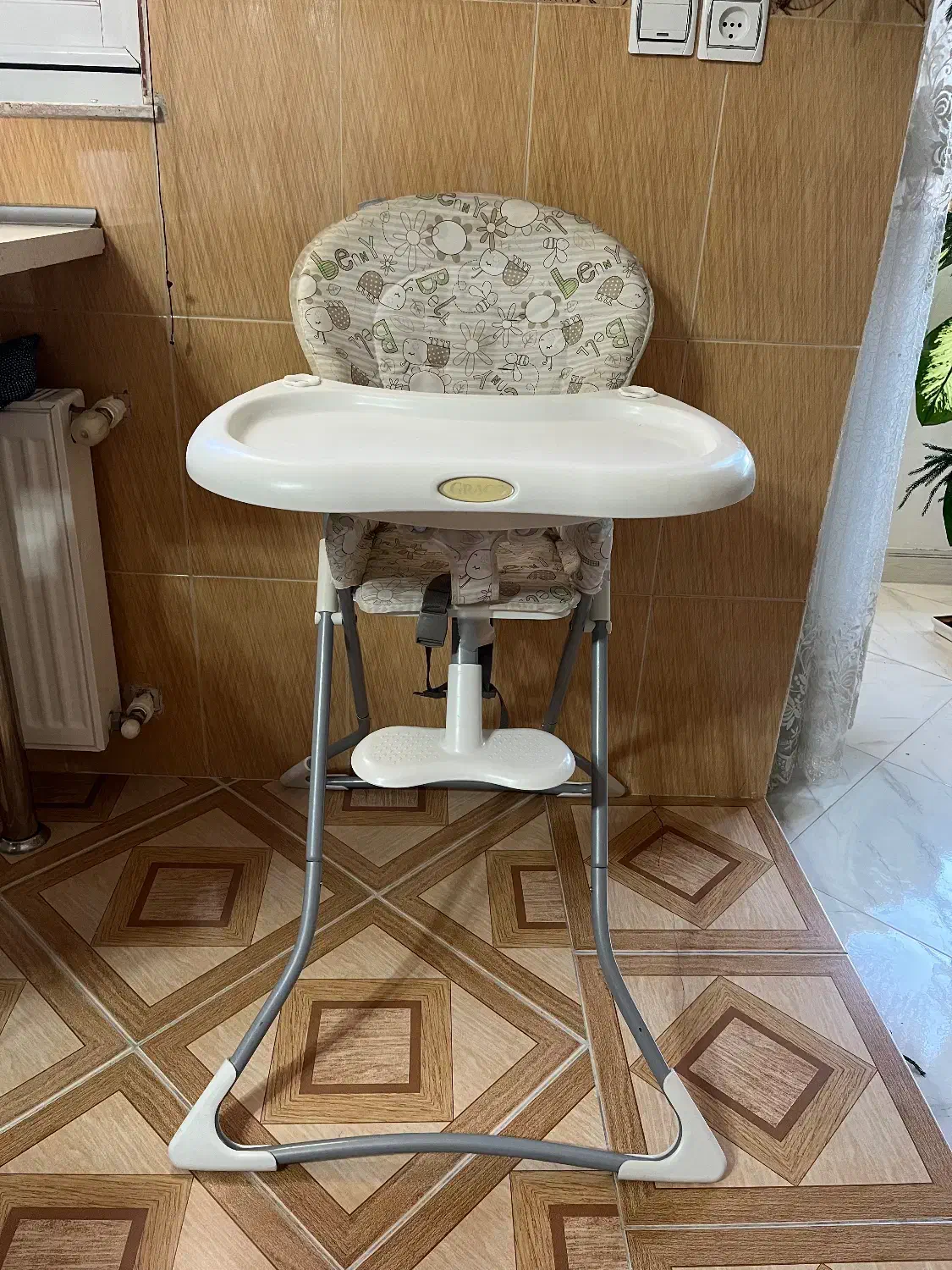 صندلی کودک|تخت و صندلی بچه|زنجان, |دیوار