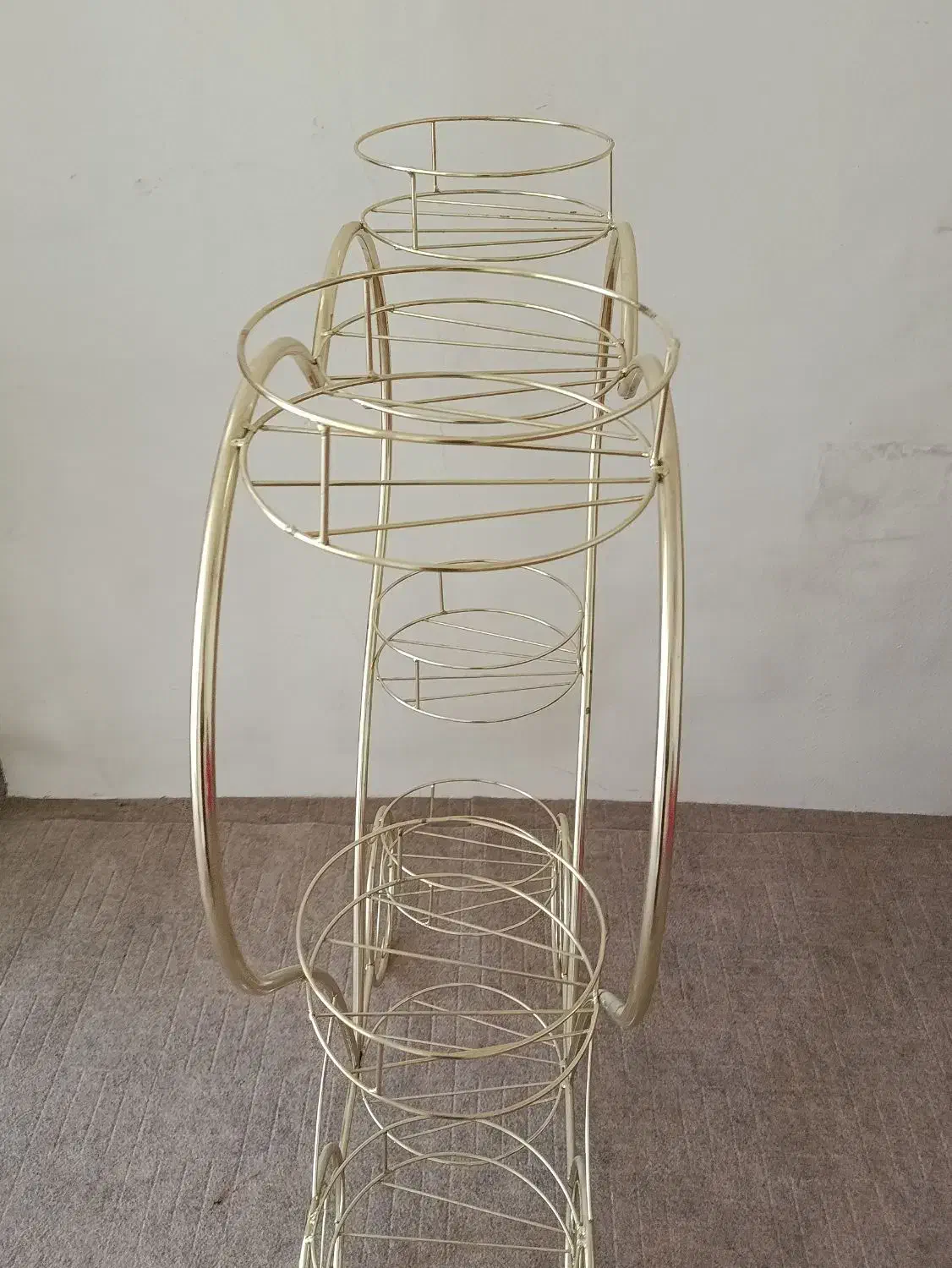 استند گلدان طلایی|صنایع دستی و سایر لوازم تزئینی|ری, صفاییه (چشمه علی)|دیوار