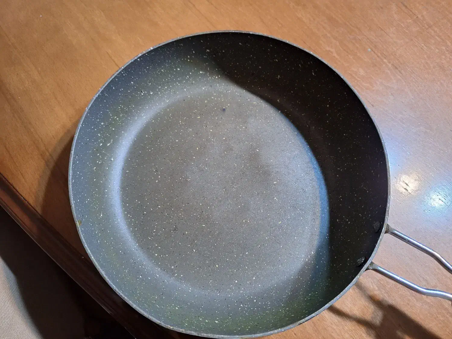 ماهی تابه گرانیت|ظروف پختوپز|اندیشه, اندیشه فاز ۳|دیوار