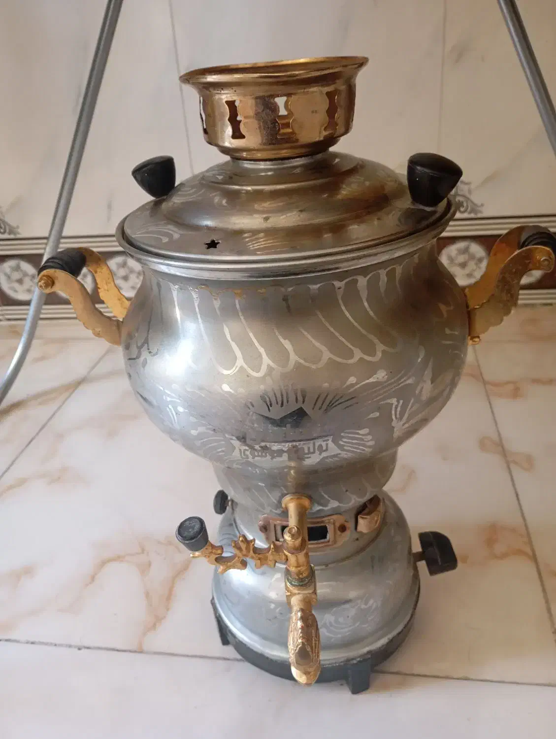 سماور 6 لیتری درحد نو سالم... هرسین|سماور، چای‌ساز، قهوه‌ساز|هرسین, |دیوار