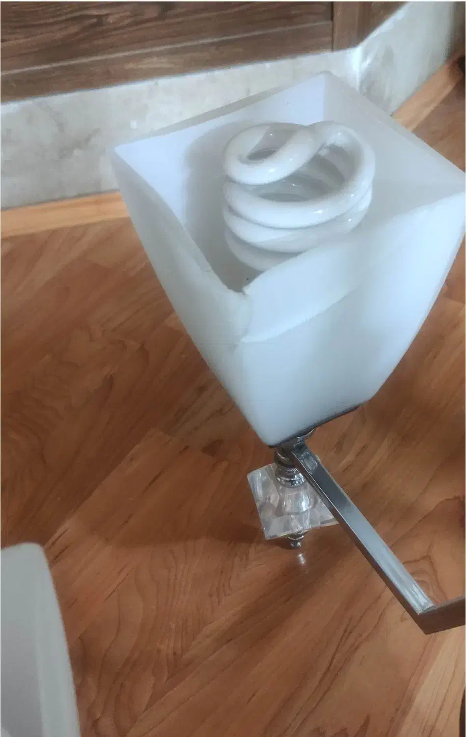 لوستر|لوستر و چراغ آویز|سبزوار, کاشفی شمالی (دادگستری)|دیوار