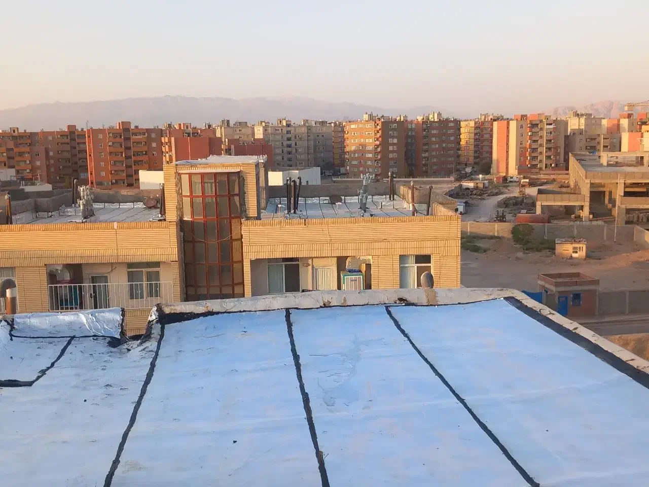 پیمانکاری انجام قیرپاشی وایزوگام تمام کارهای سقف|خدمات پیشه و مهارت|کرمان, |دیوار