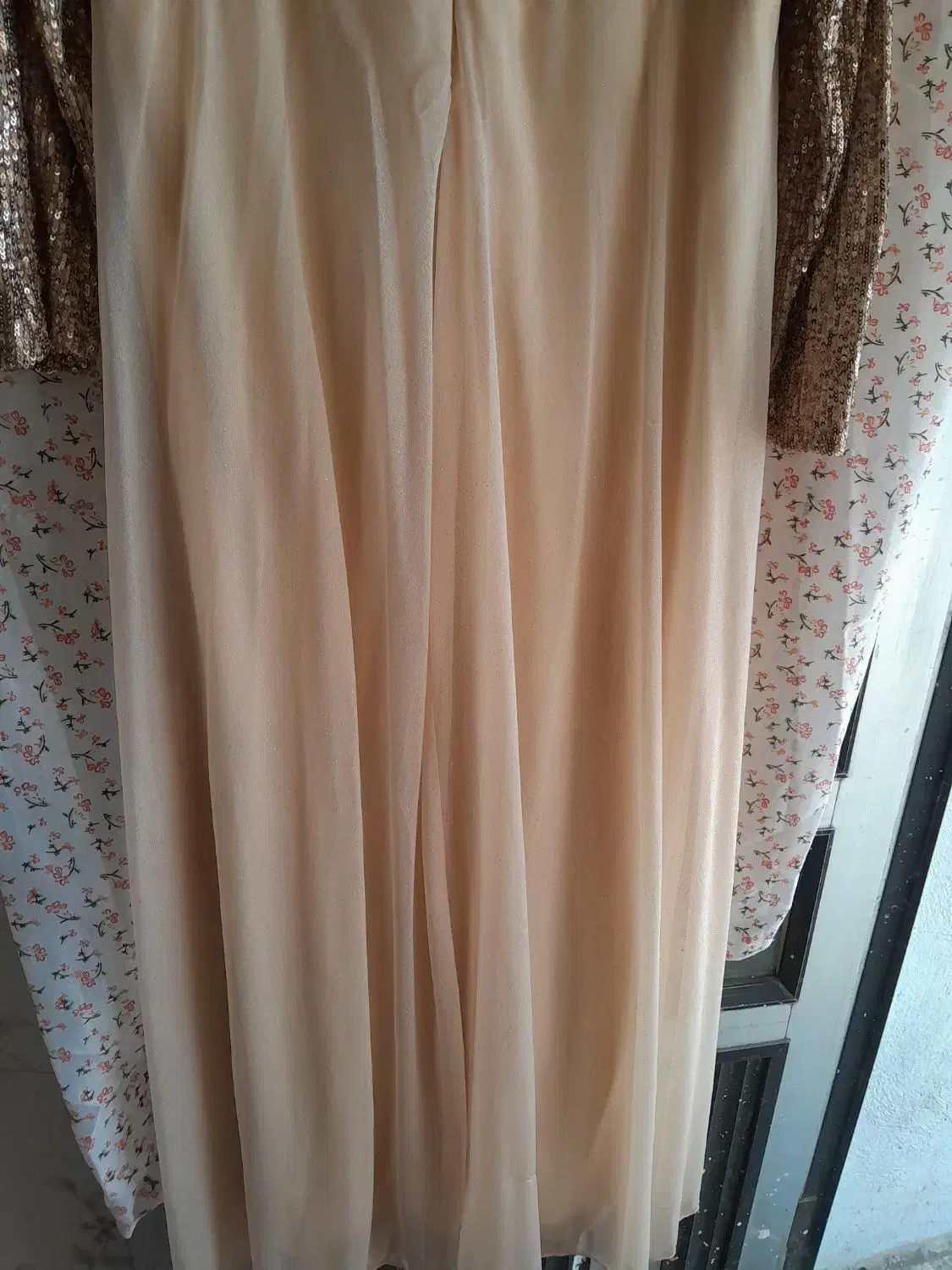 لباس مجلسی|لباس|خوی, |دیوار