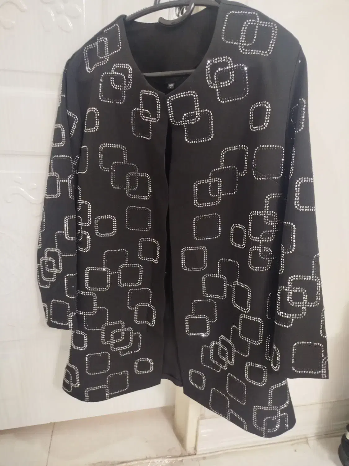 مانتو|لباس|بهارستان, |دیوار