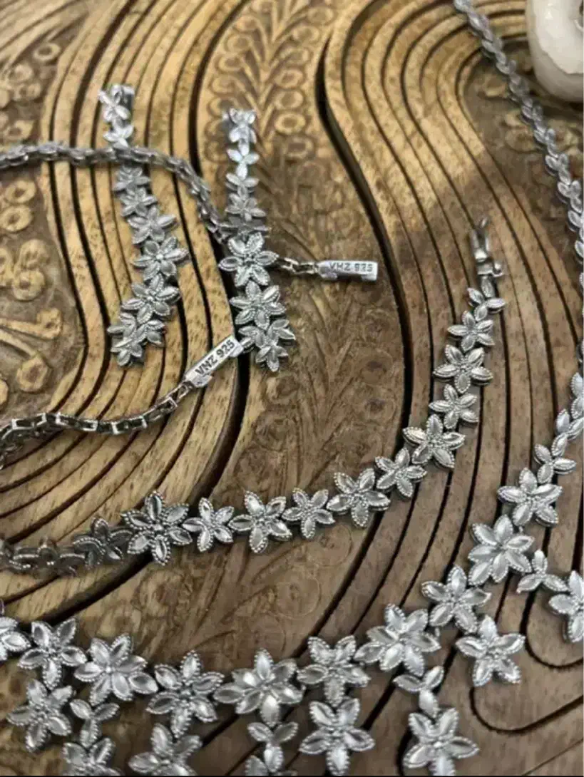 سرویس نقره ۹۲۵ آبکاری طلاسفید ۳۶گرم عینا مشابه طلا|بدلیجات|همدان, |دیوار