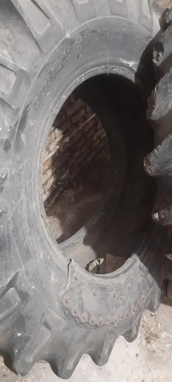 لاستیک تراکتور۴ سیلندر|قطعات یدکی و لوازم جانبی|انگوت, |دیوار