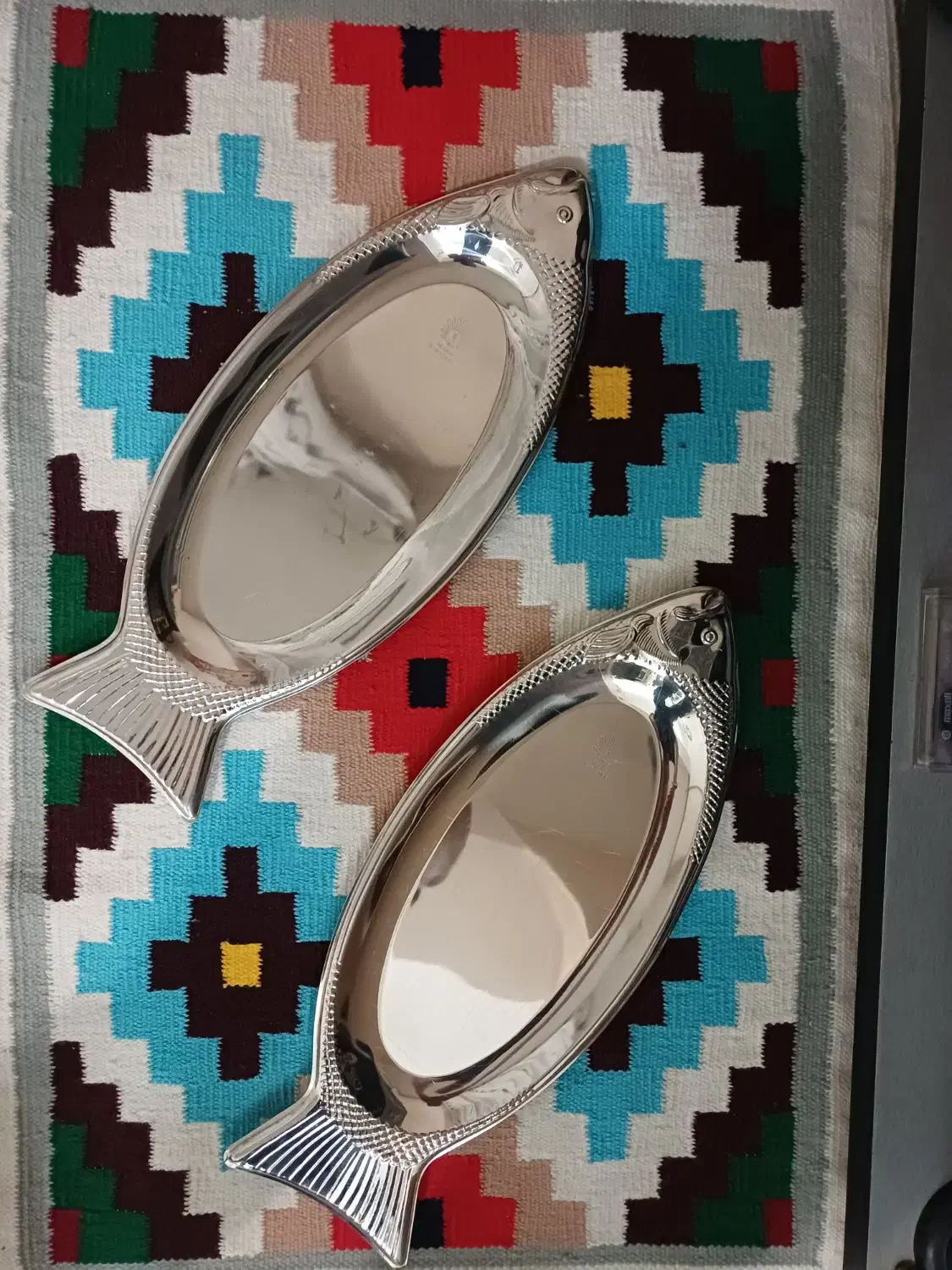 سینی قدیمی نو یک جفت|ظروف سرو و پذیرایی|شاهین‌شهر, مسکن مهر|دیوار