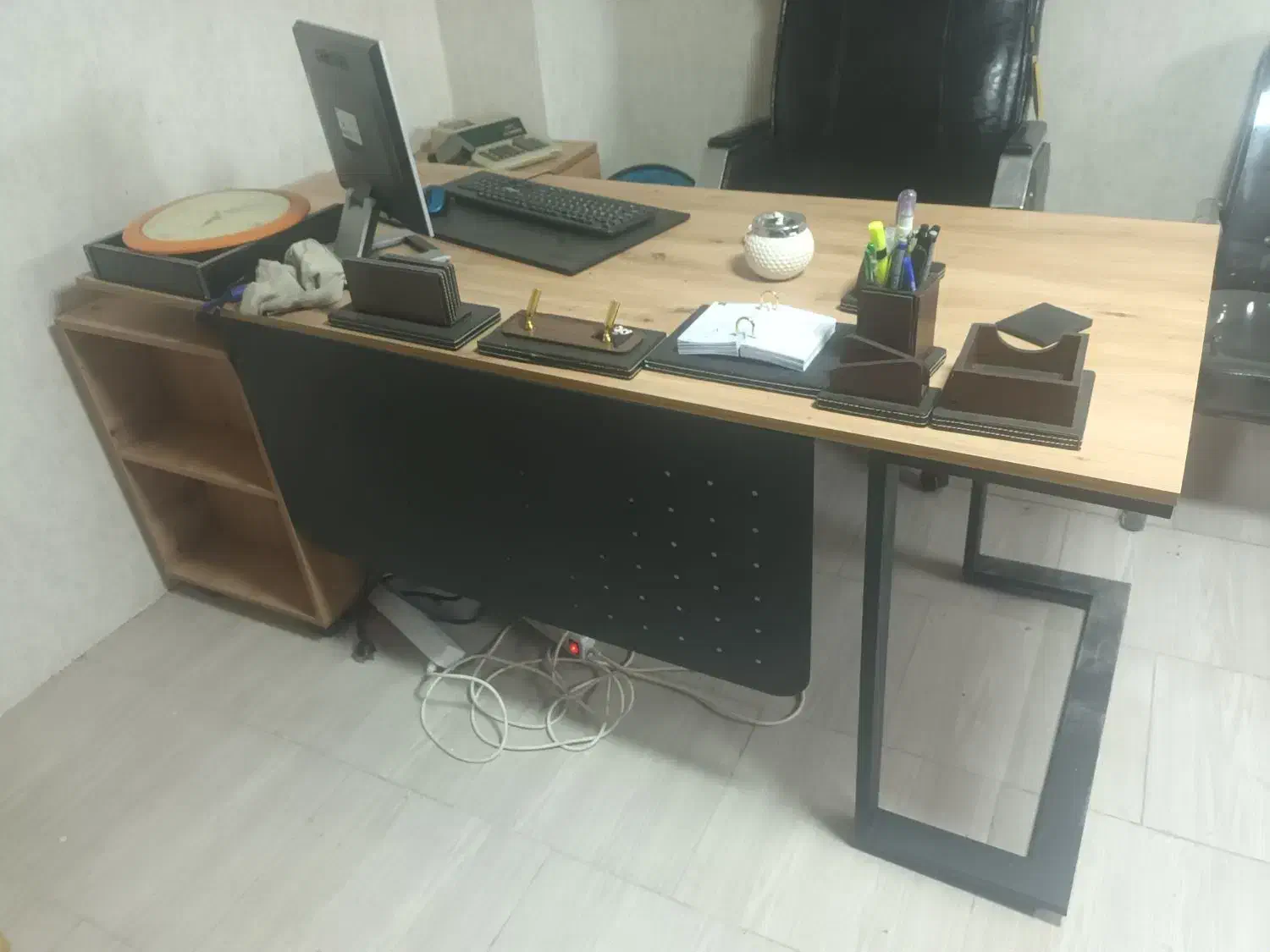 میز مدیرت و صندلی مدیرت|مبلمان اداری|پرند, فاز ۴|دیوار