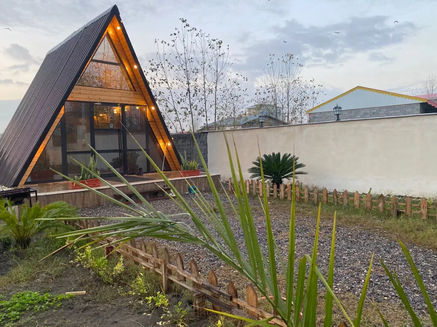 ویلای ساحلی هیرکان ۱۰۲|اجارهٔ کوتاهمدت ویلا و باغ|رودبنه, |دیوار