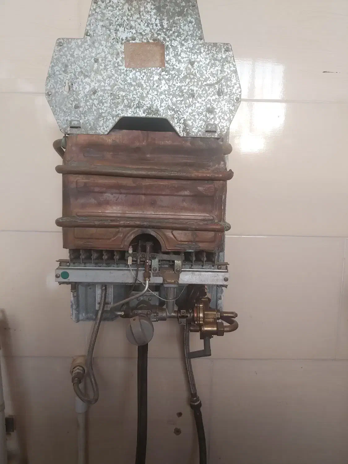 آبگرمکن کم فشاربوتان ۳۱۱۵سالم وتازه سرویس|آبگرمکن، پکیج، شوفاژ|اردبیل, |دیوار