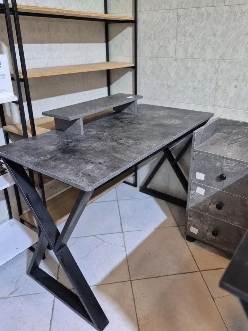 میز ناخن ،میز تحریر|میز تحریر و کامپیوتر|یزد, |دیوار