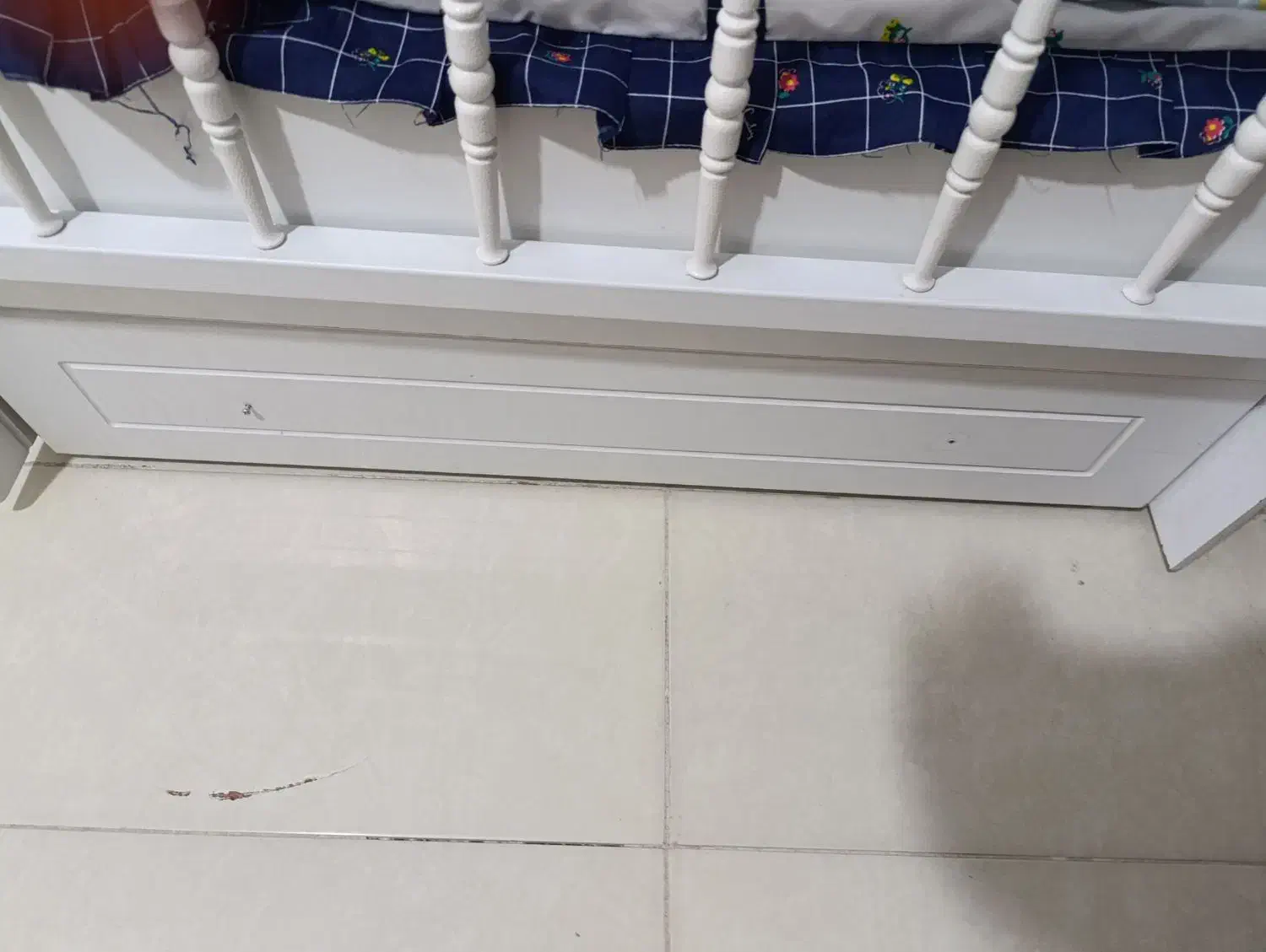 تخت کودک کاملا سالم|تخت و صندلی بچه|پرند, فاز ۴|دیوار