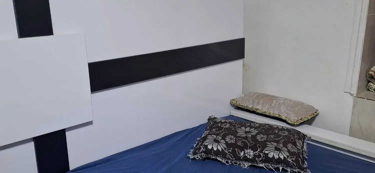 فروش یک دست مبل ۹ نفره در حد و یک تخت خواب دونفره|مبلمان خانگی و میز عسلی|سده (فارس), |دیوار