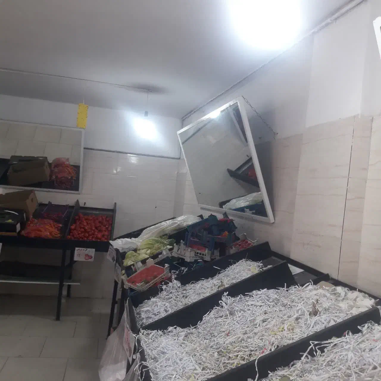 آینه دیواری برای سالن آرایشی ، مغازه و میوه فروشی|فروشگاه و مغازه|بومهن, |دیوار