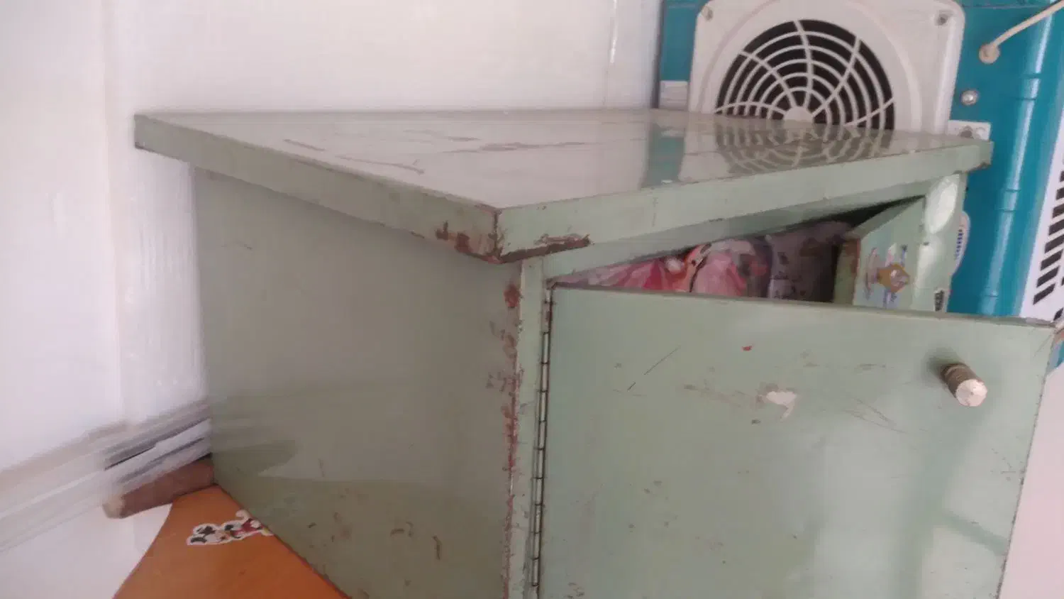 میز قدیمی|کلکسیون اشیاء عتیقه|اصفهان, زهران|دیوار