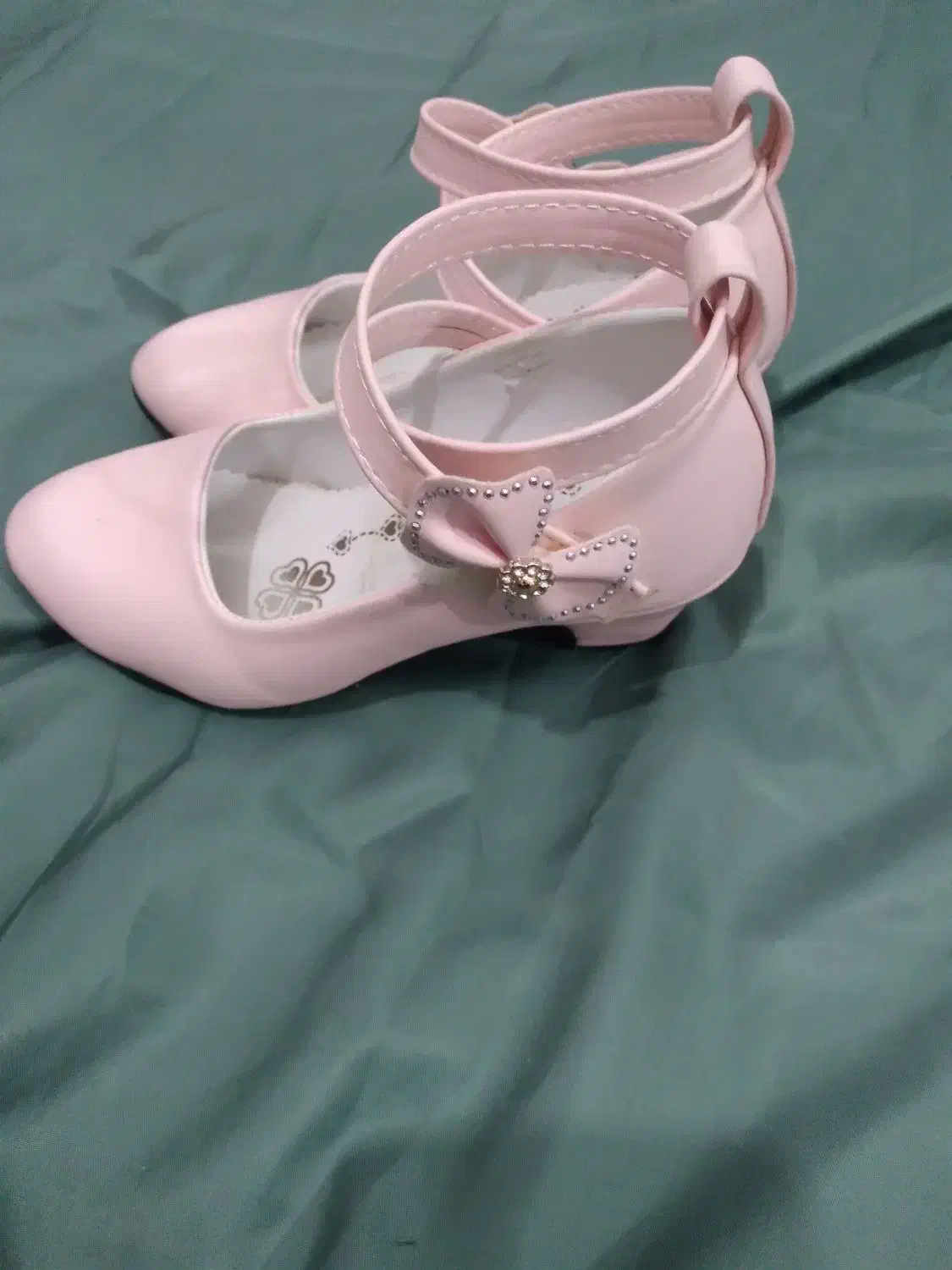 کفش دخترانه|کیف، کفش، کمربند|رشت, پل تالشان|دیوار