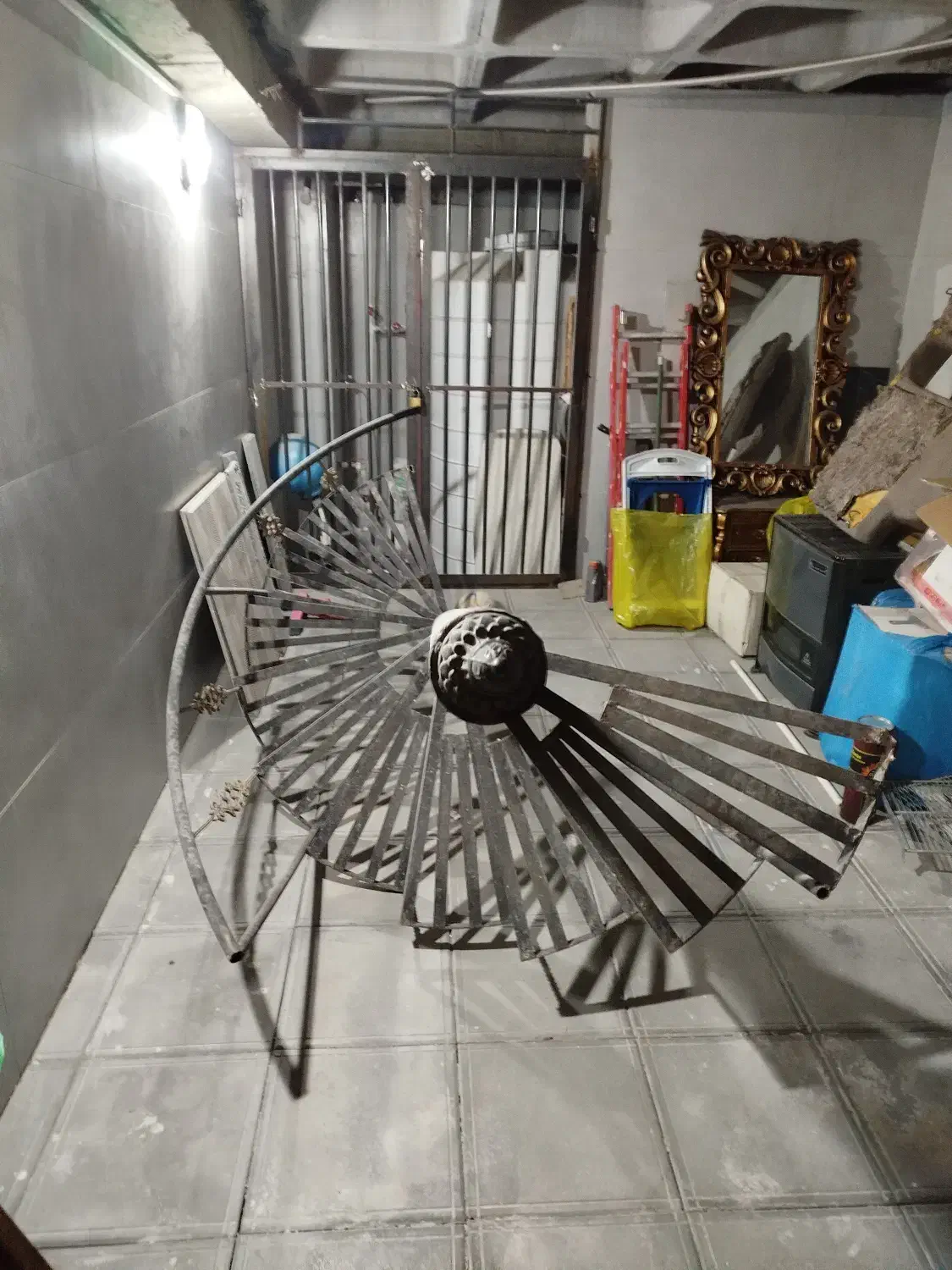 پله گرد|مصالح و تجهیزات ساختمان|اندیشه, اندیشه فاز ۳|دیوار