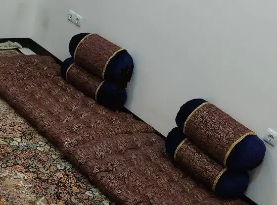 دو دست تشک سنتی|رختخواب، بالش، پتو|قم, امامزاده ابراهیم|دیوار