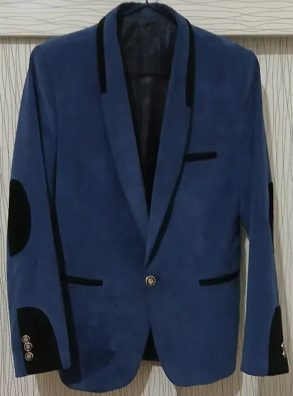 کت تک|لباس|شاهین‌شهر, حافظ جنوبی|دیوار