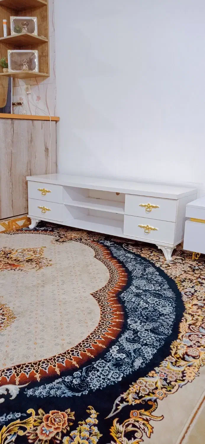 میزتلوزیون سفیدطلایی بسیارزیبا|میز تلویزیون|قم, شاد قلی|دیوار