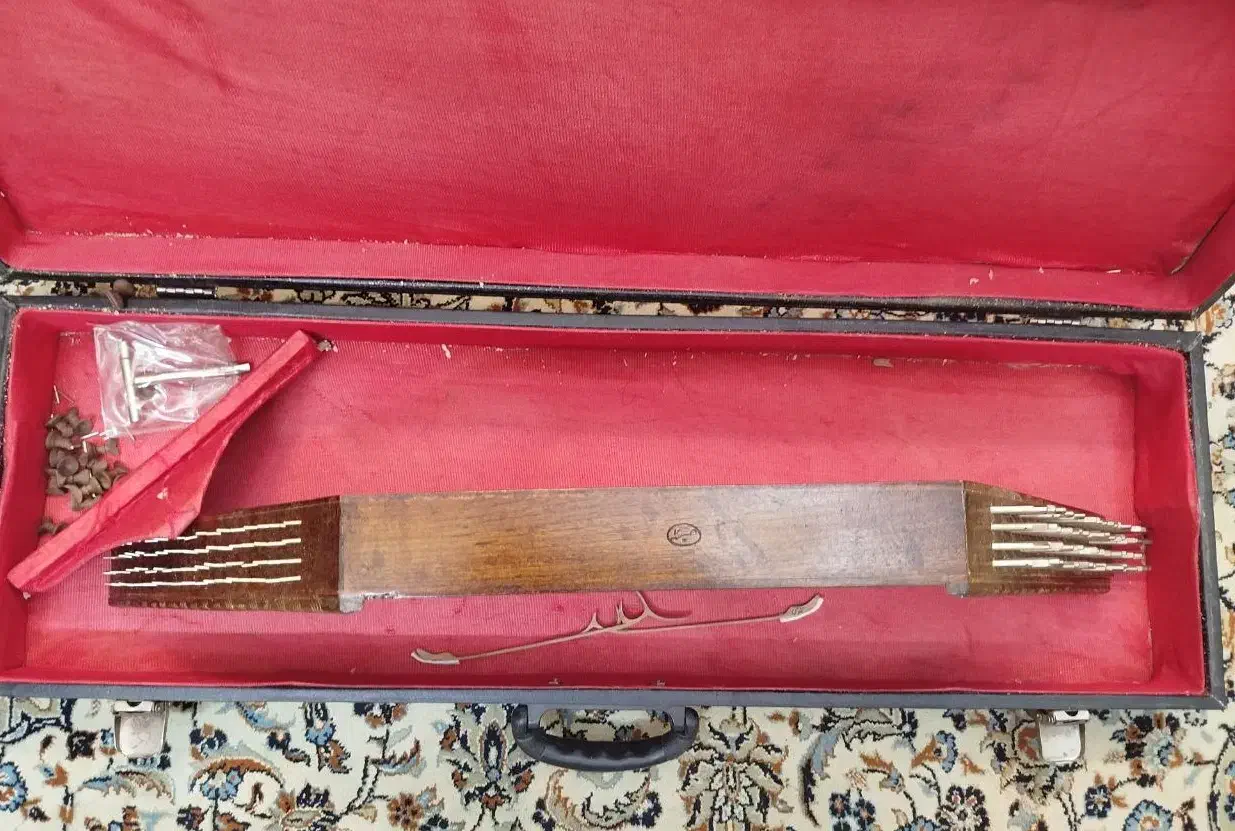 سنتور قدیمی با مضراب و لوازم جانبی|سازهای سنتی|لاهیجان, فیاض|دیوار