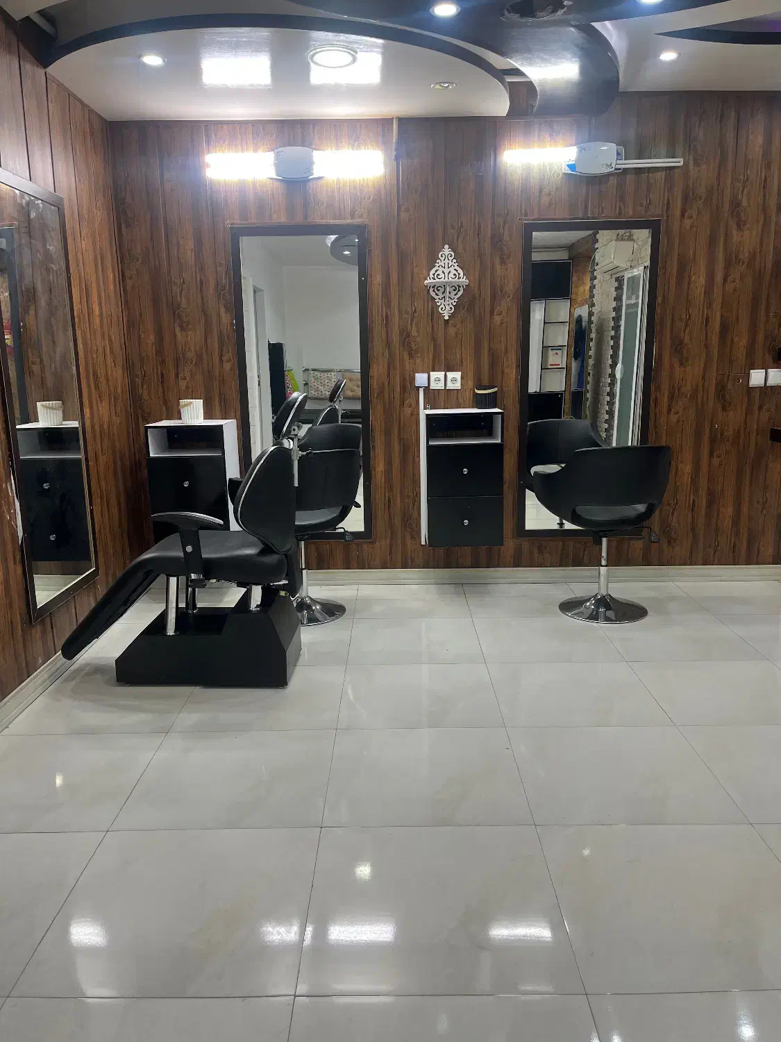 اجاره لاین های سالن زیبایی|خدمات آرایشگری و زیبایی|شاهین‌شهر, عطار|دیوار