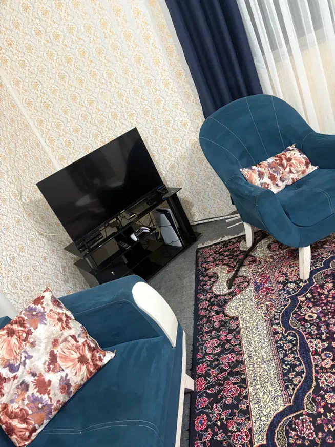 مبل ۷ نفر و ساعت ایستاده|مبلمان خانگی و میز عسلی|لاهیجان, امیرشهید|دیوار